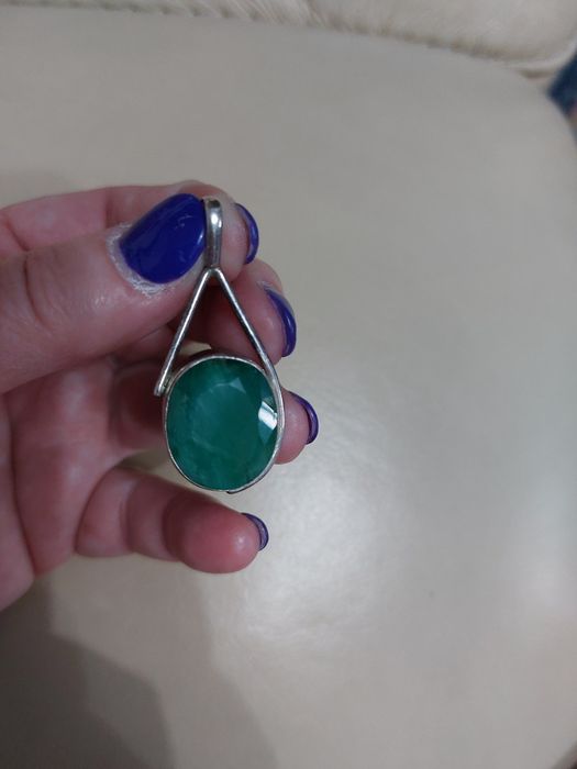 Vând pandant superb din argint 925 si smarald.