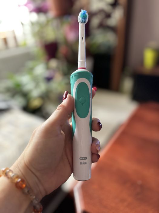 Електрическа четка за зъби Braun Oral B