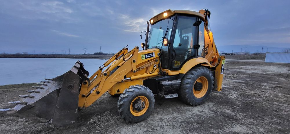 Inchiriez buldoexcavator