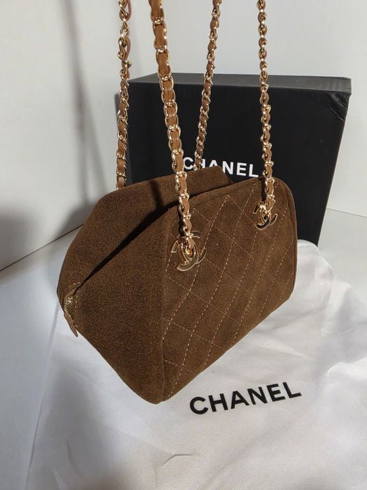 Дамска чанта Chanel Suede “Eyes on you” Bowling bag