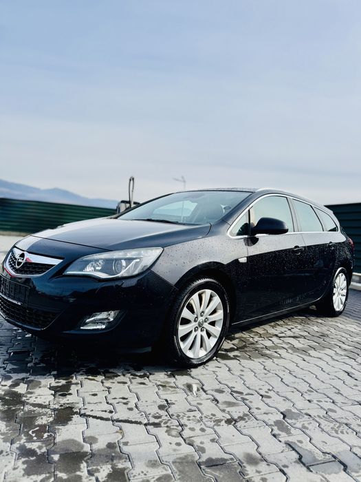 Opel Astra J 2011