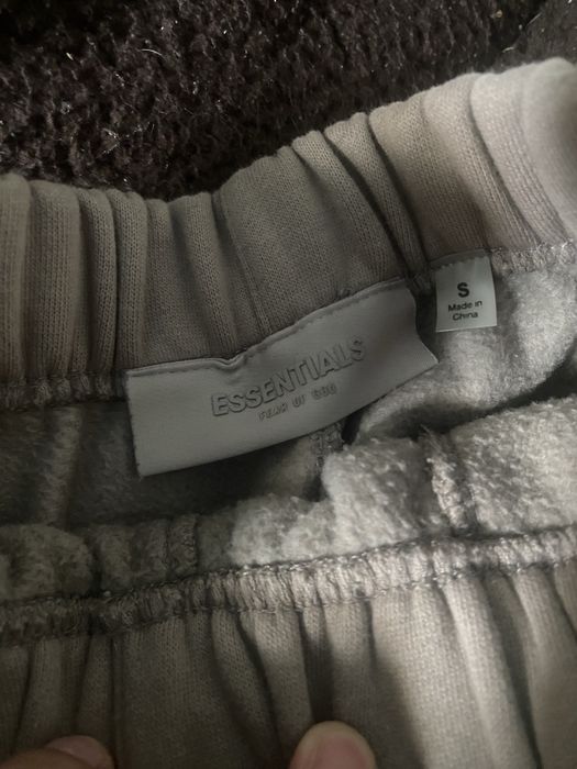 pantaloni essentials