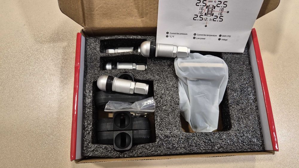 Комплект сензори и монитор за налягане на гумите