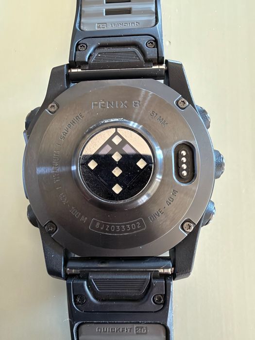 Garmin Fēnix 8 AMOLED Sapphire 51 mm, ramă Titanium DLC