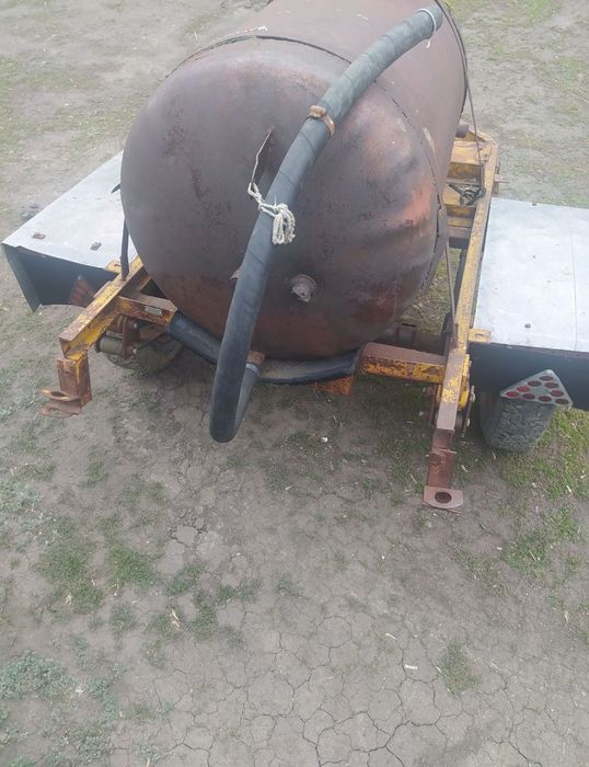 Продам прицеп бочку на колёсах.