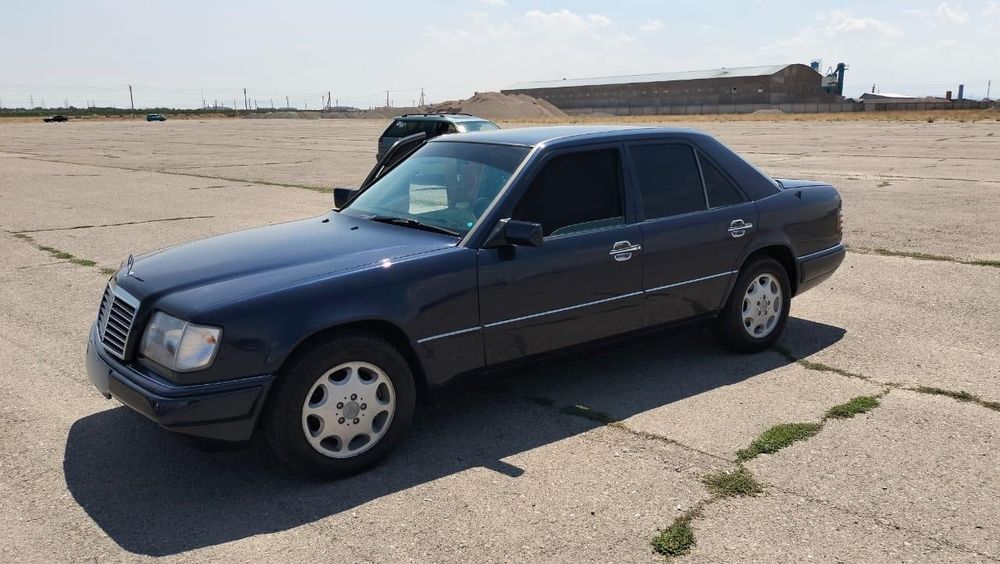 Автомобиль мерседес