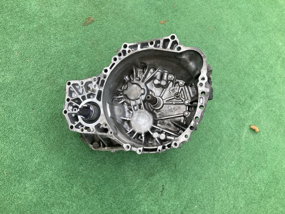 Ръчна скоростна кутия за тойота рав4/Toyota rav4 2.2D4D 06-11г