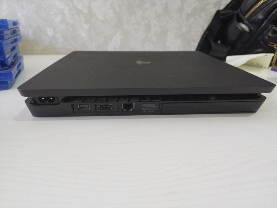Playstation 4 slim