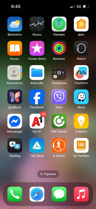 Телефон iPhone 16 e бял