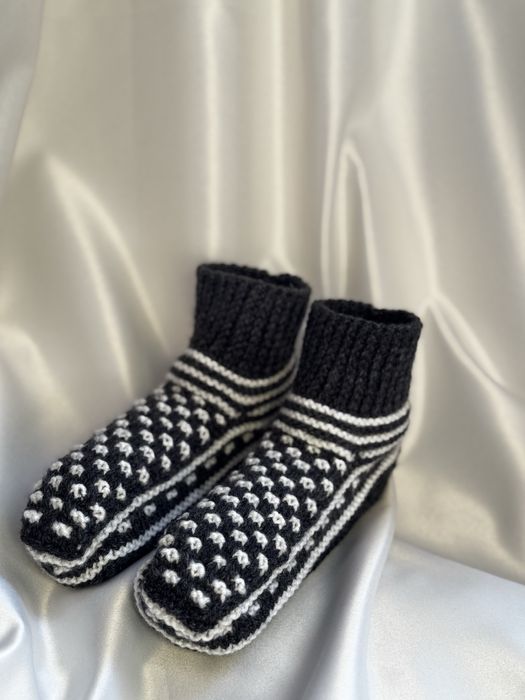 вязаные носки из мягкого акрила