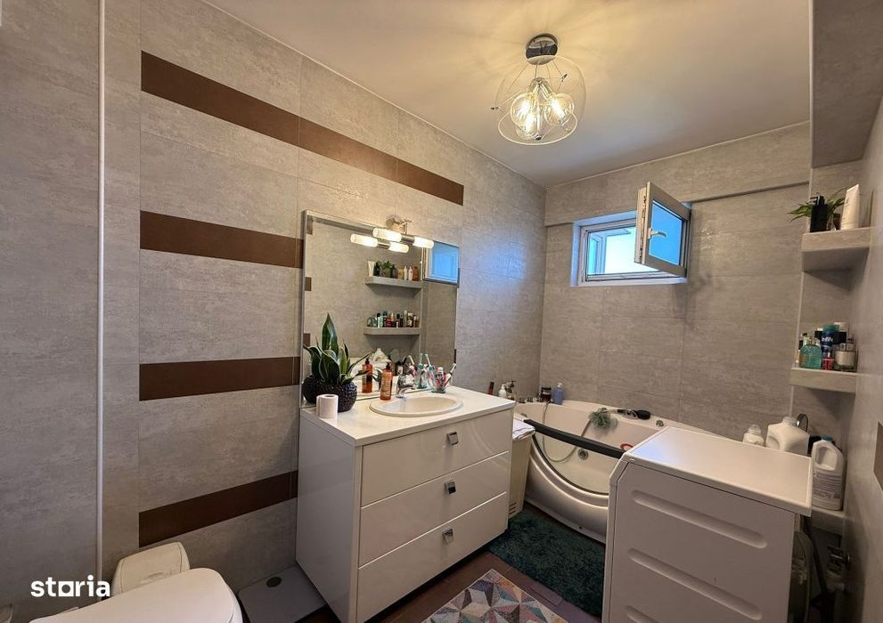 Apartament 3 camere, 90mp, 2 parcari, balcon, zona Andrei Muresanu