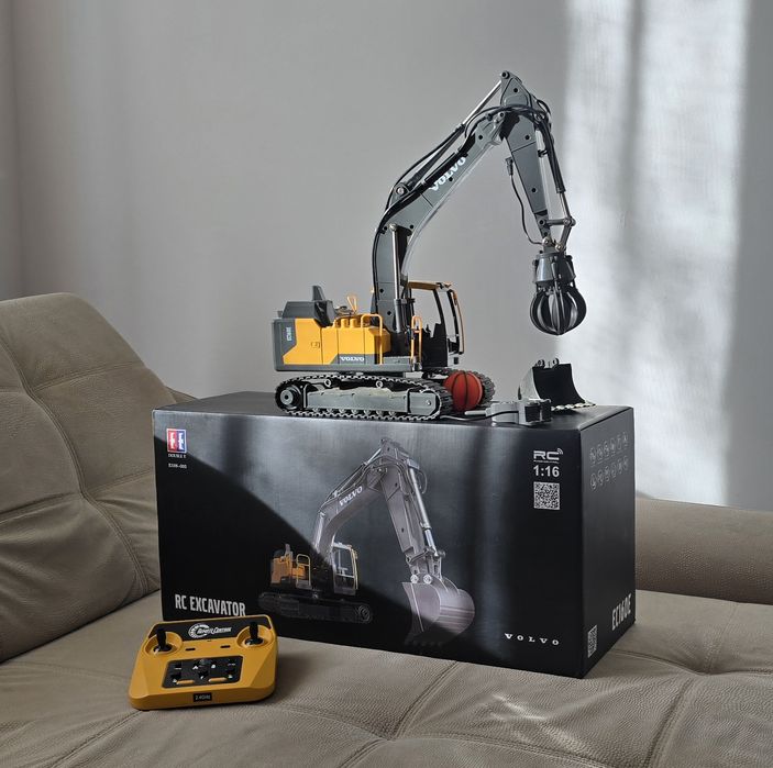 Excavator VOLVO 3 in 1 E598-003