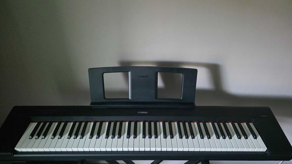 Vand pian Yamaha NP-35 Piaggero Black + stand + scaun