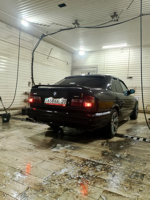 Продам машину бмв е 34