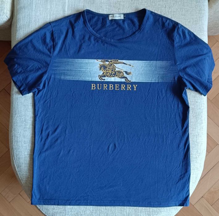 Тениска BURBERRY London.