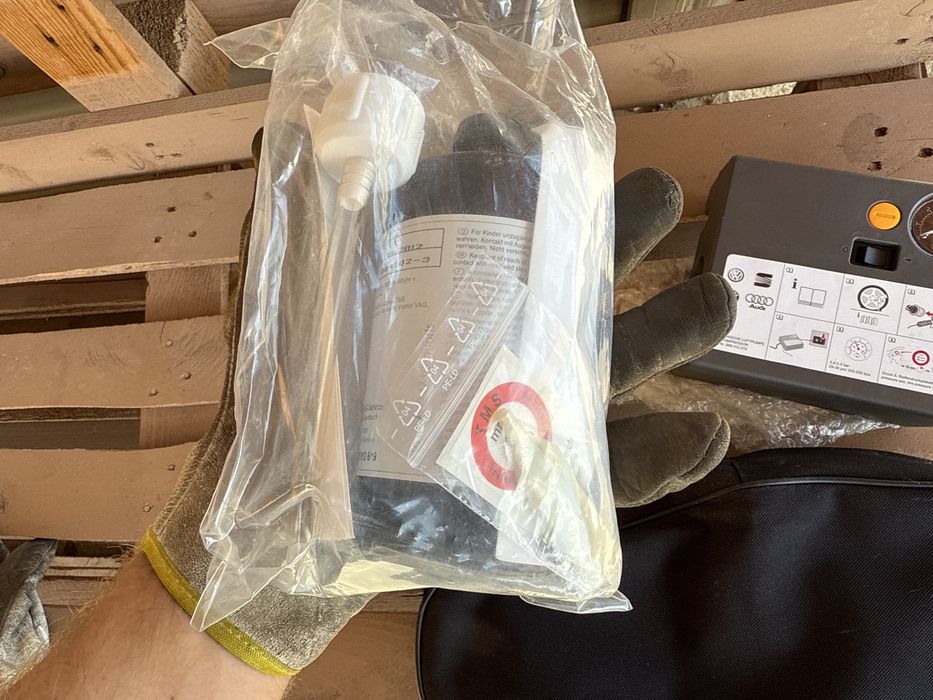 ЧИСТО НОВ Авариен Комплект Автокомпресор + Течна Фаза * 180W/15A/12V *