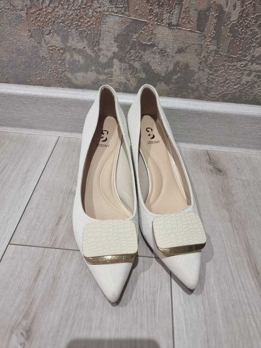 Продам туфли. Б/у в отличном состоянии