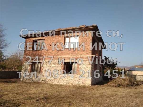 код 61711. Двуетажна тухлена къща 25м2 с двор 700м2