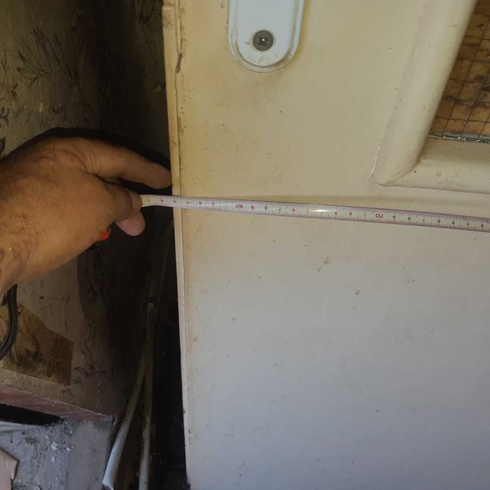 Дървена входна врата