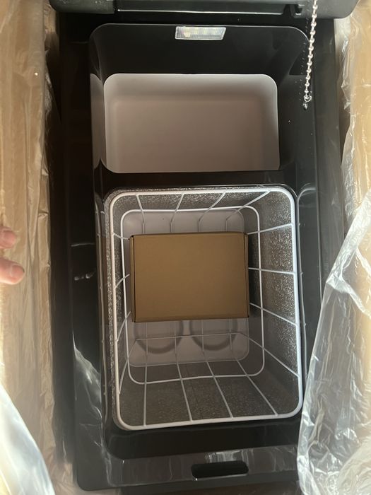 Компресорен Хладилник 45л с фризер Alpicool NCF45 за кола и камион