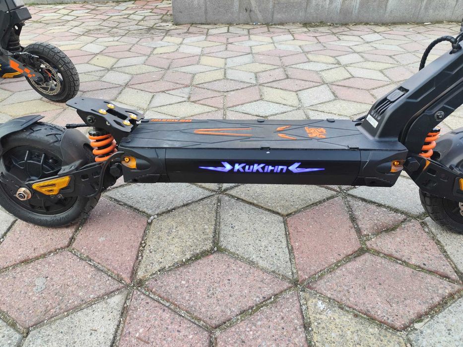 Vând trotineta kukirin G2 master