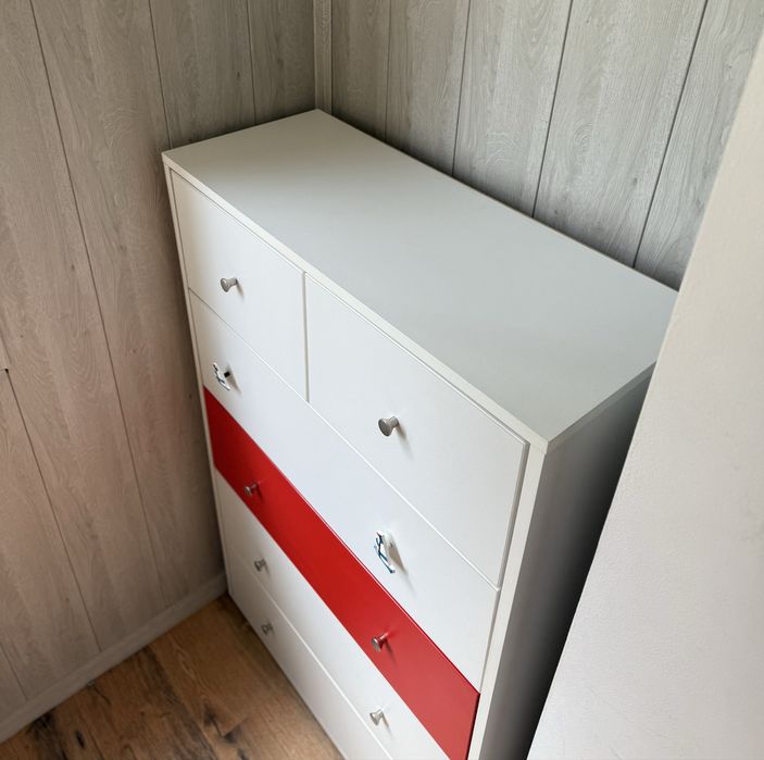 Скрин за дрехи за дете