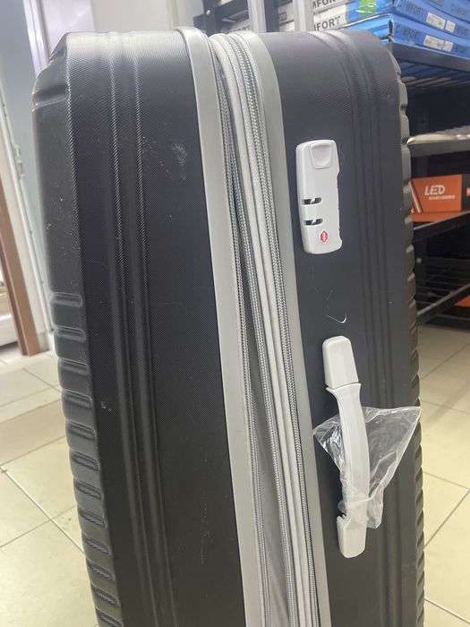 Чемодан большого размера в районе стадион спа