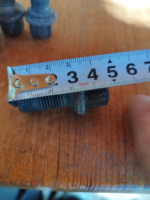 Дълги и къси болтове за Мерцедес оригинални