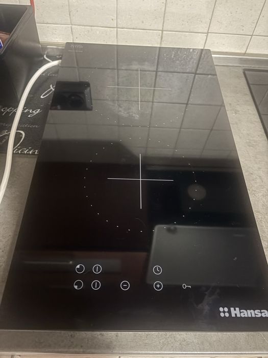 Продавам керамичен котлон Hansa за вграждане