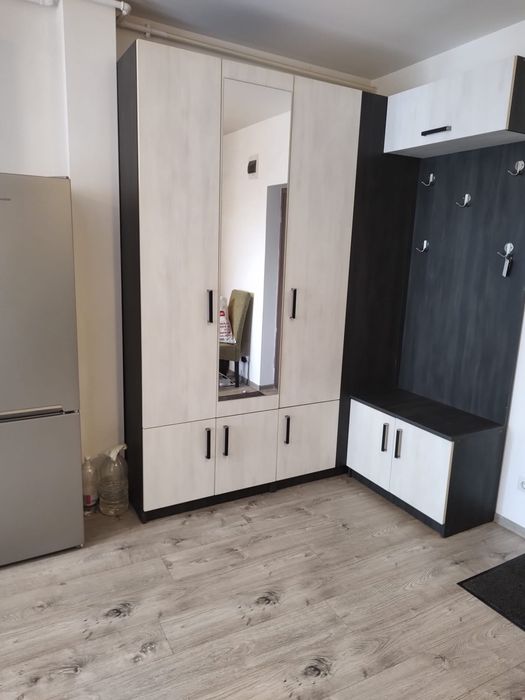 Inchiriez apartament open-space