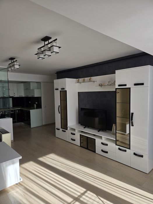 Închiriez apartament 3 camere
