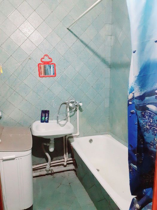 Mirobod tumani Sarakulda 2 xonali 3 etajda  kvartira ijaraga beriladi