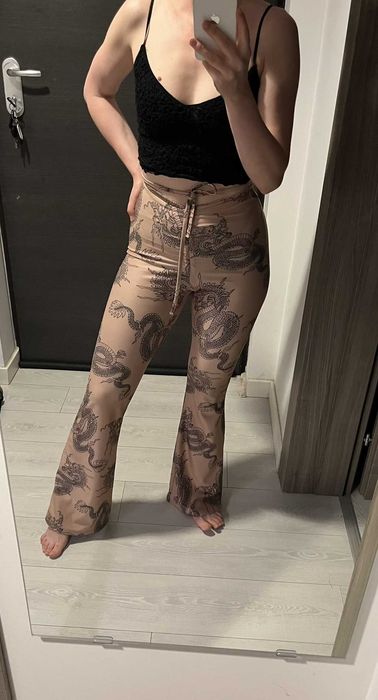 Pantaloni evazați cu imprimeu dragon