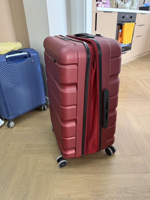 Чемодан дорожный