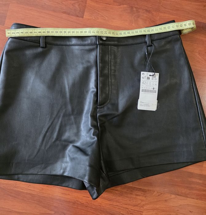 Stradivarius Къси кожени панталони