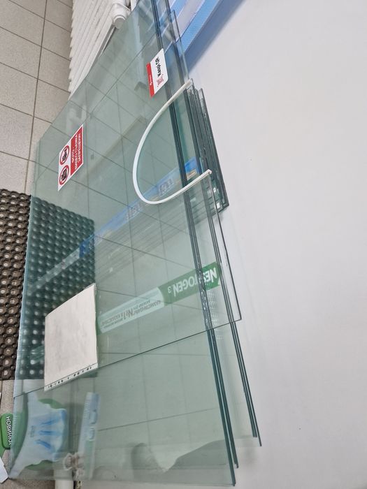 Отдам  стекла разных размеров