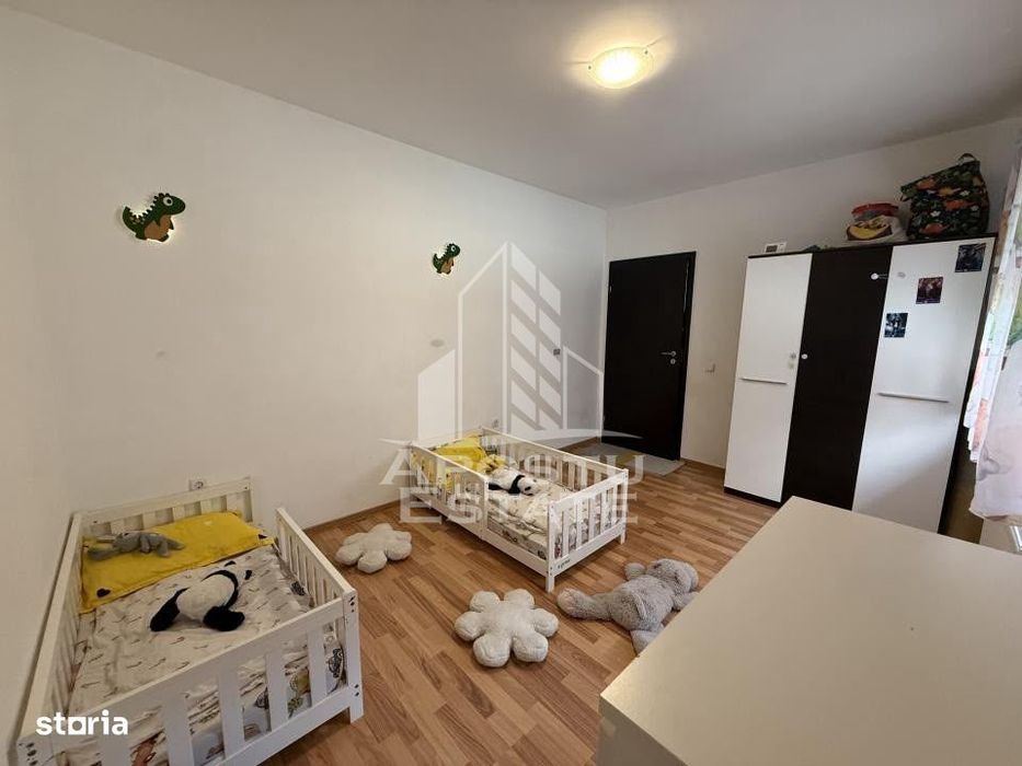 Apartament cu 3 camere de vanzare , Cu grădina , Sanandrei