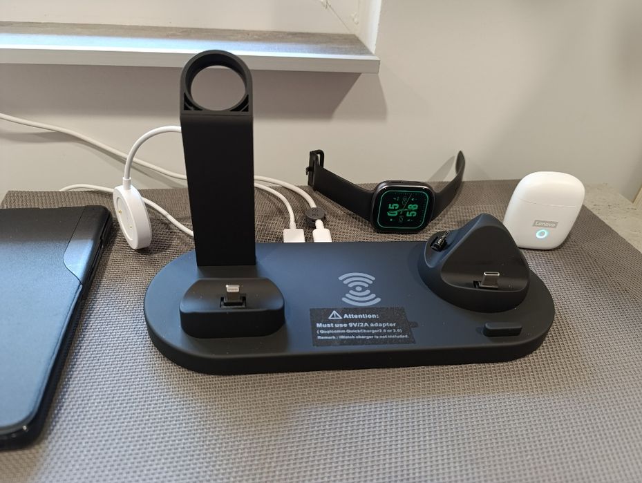 Мулти-функционална станция за зареждане 4 в 1/Docking station charger!