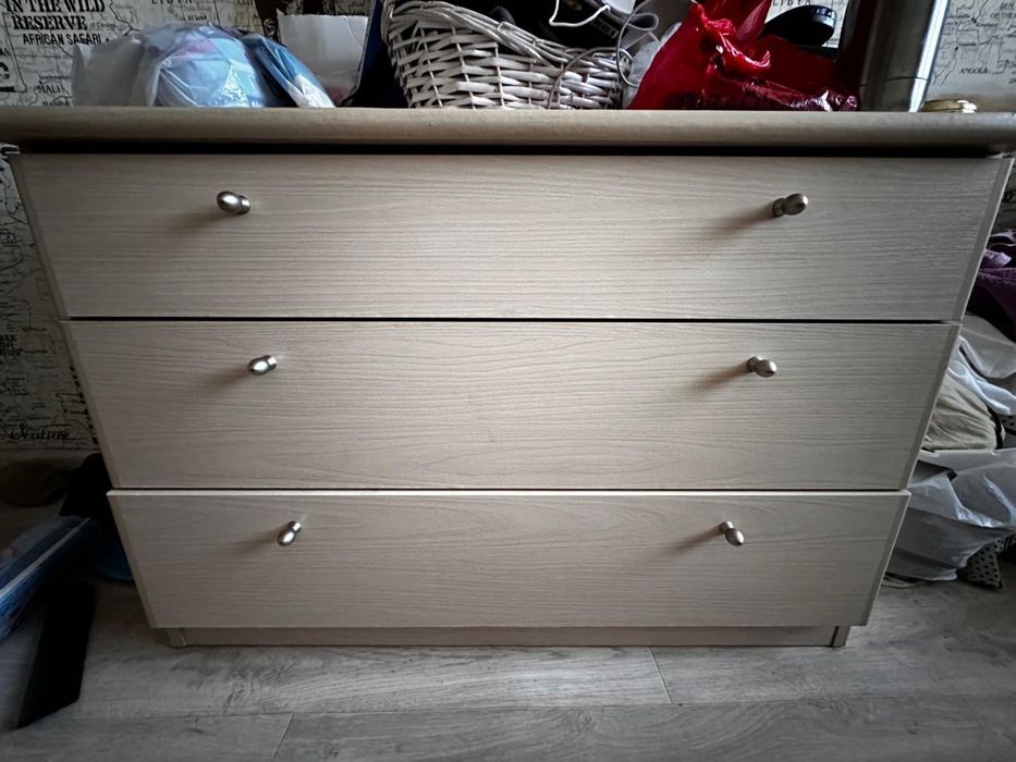 ПРОДАМ СРОЧНО шкаф и комод