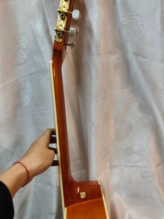 Класическа китара Almeria CG-390.