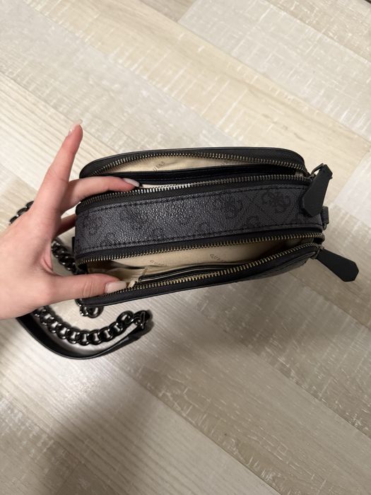 GUESS Чанта за рамо