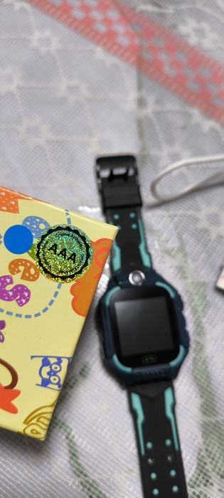 Часы детские , отслеживающие .