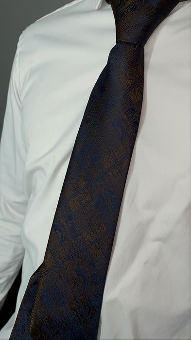 Коричневый костюм