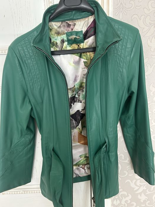 Продаю куртку кожаную