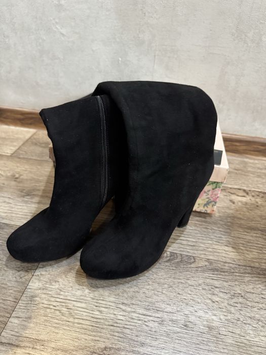 Сапоги женские ботфорты.