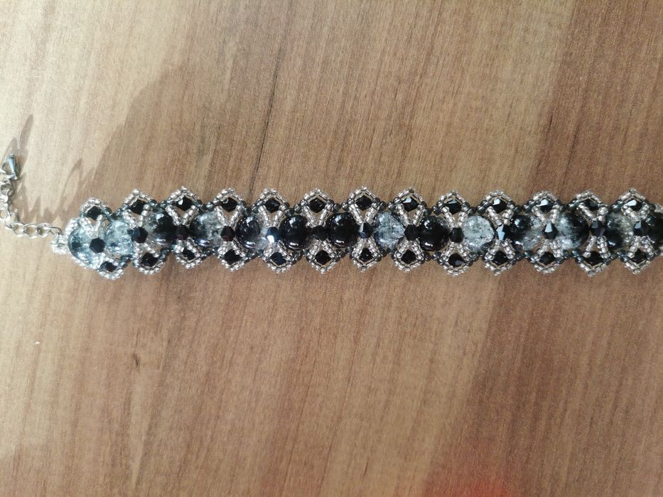 Гривна с камъни ръчна изработка