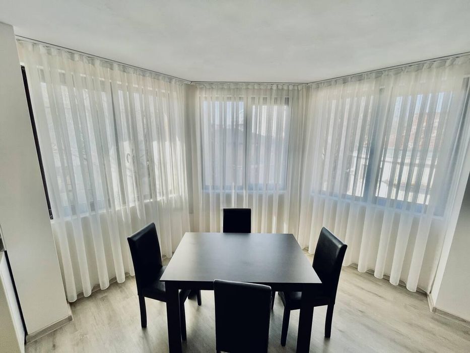 Двустаен апартамент под наем в Център