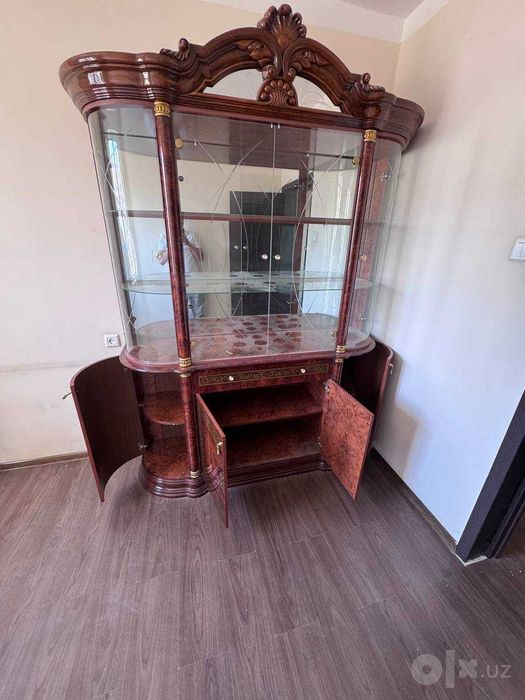 Продам шкаф-сервант для посуды