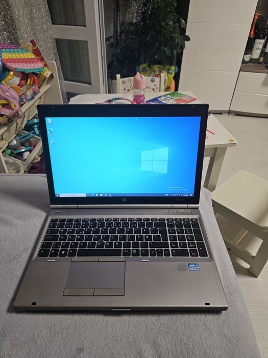 Laptop gaming școala efactura HP i5 ram 8Gb video 2Gb ssd Windows 10