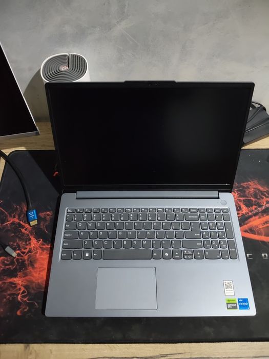 Lenovo LOQ 15IAX9E (15.6" FHD IPS 144Hz | i5-12450HX | DDR5 12GB | SSD